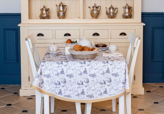 clos-saint-martin-table-patite-dejeuner