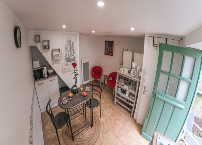 maisonnette-entre-bourg-et-mer-piece-principale-1