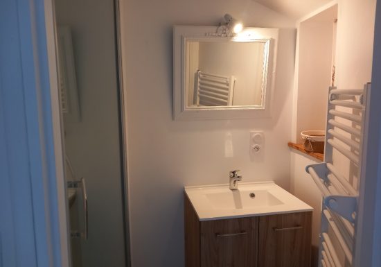 maisonnette-entre-bourg-et-mer-salle-d-eau