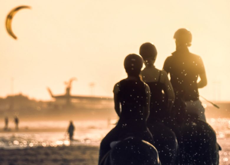 plage au coucher du soleil