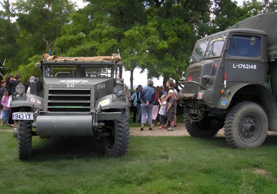 Véhicules militaires